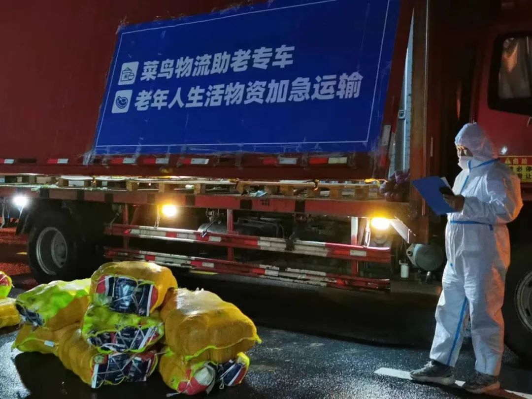 亚博买球网址:武汉小哥逆行援沪当上外卖员也上电视女足原国脚主教练为“守门员”隔空加油 亚博买球网址:武汉小哥逆行援沪当上外卖员也上电视女足原国脚主教练为“守门员”隔空加油