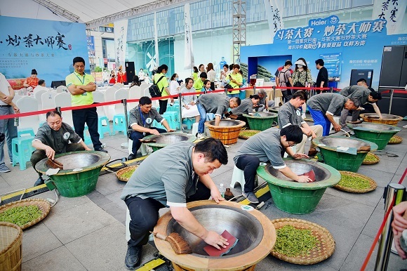 年轻制茶师大显身手重庆巴南首届斗茶大赛与炒茶大师赛举行