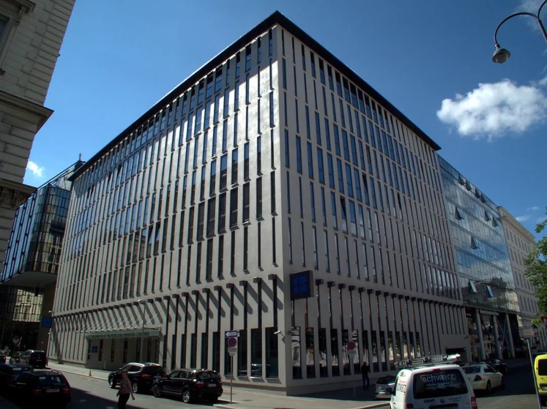 石油输出国组织（OPEC），简称欧佩克，图为其总部。图源.wikipedia