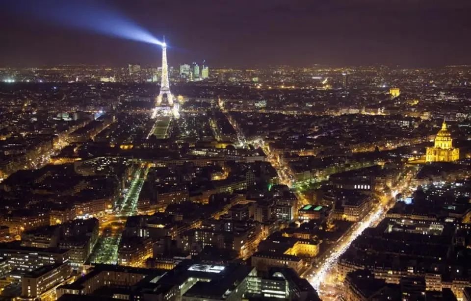▲ 夜幕下的巴黎。（法新社图）