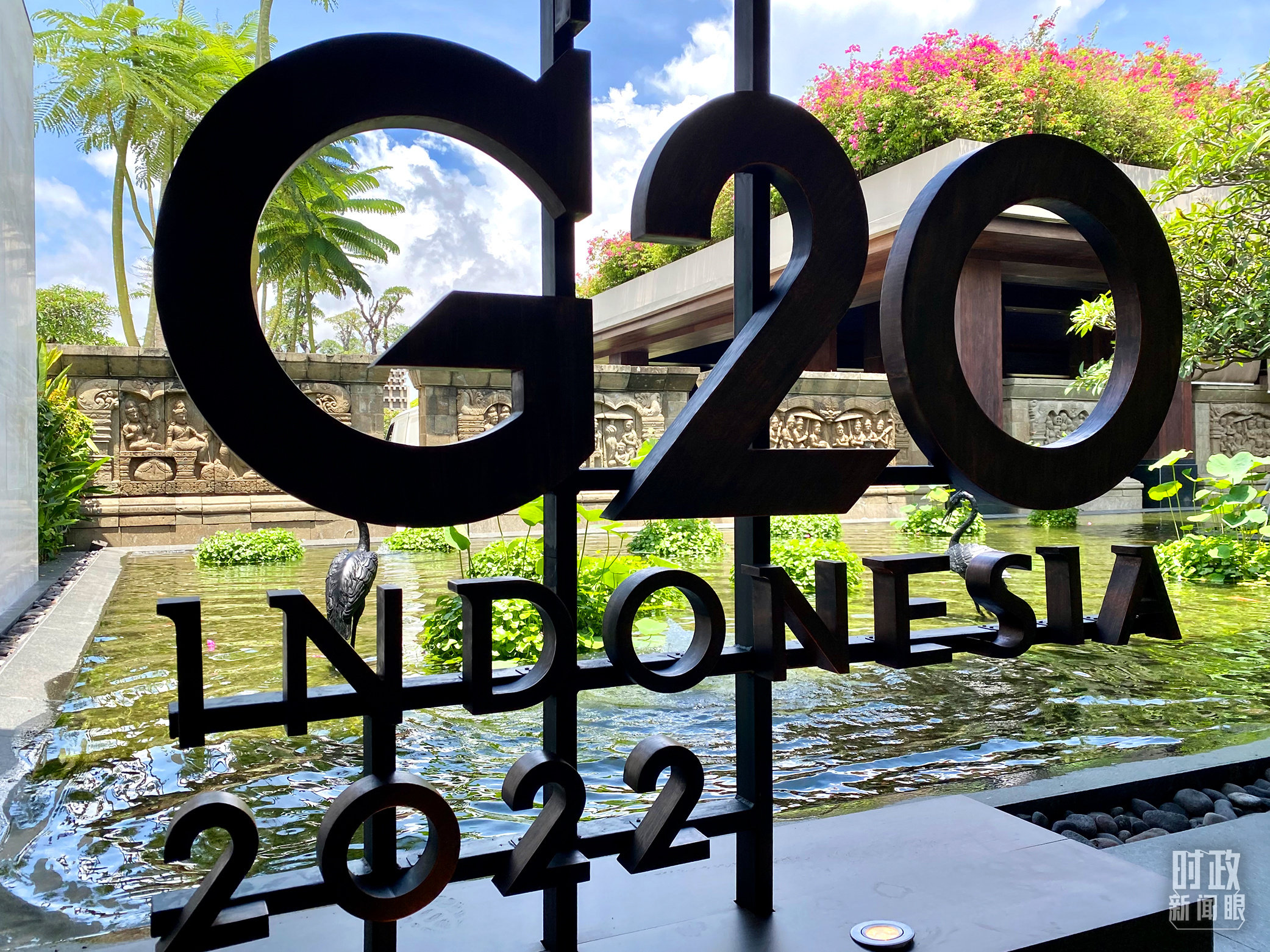△巴厘岛峰会主会场内各处的G20标识。（总台央视记者李增仁拍摄）