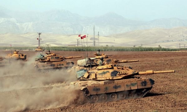 土耳其陆军坦克在演习中（美联社）