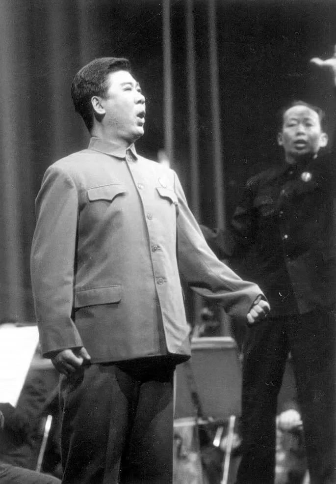 金铁霖(左)参加中央乐团演出。 受访者供图