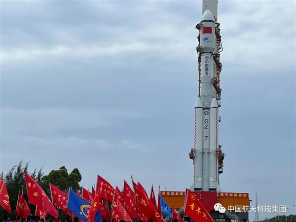 天舟四号飞船和长征七号火箭引弓待发感觉良好