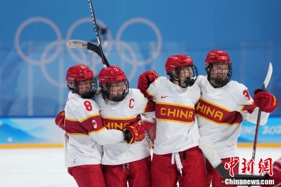 中国女子冰球队取得北京冬奥会首胜