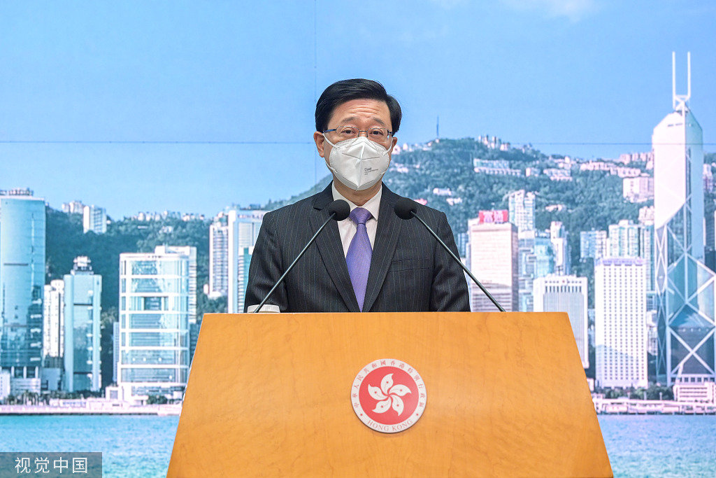 2022年11月15日，香港特区行政长官李家超在行政会议前会见传媒。 中新社记者 陈永诺 摄