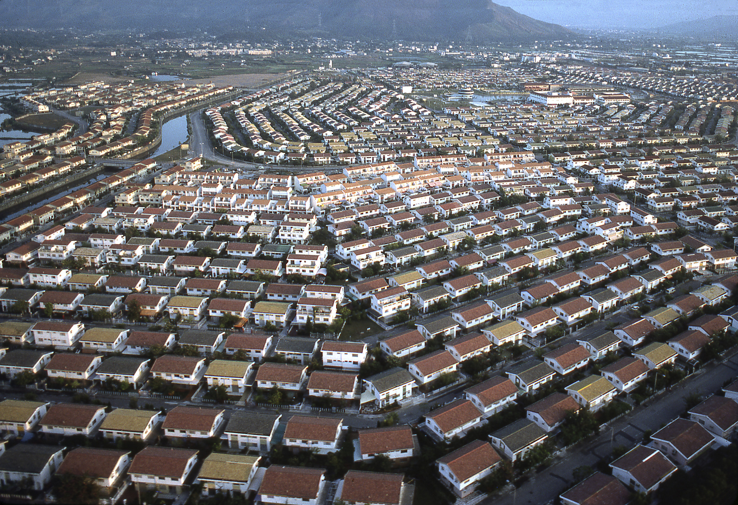 房地产行业周报】抖音旗下公司申请房产品牌商标；南宁轨道地产花样促销，买房 可“免费坐10年地铁”；泰禾集团黄其森结束配合调查，泰禾股价连涨3日；建业集团被曝裁员数千人，正协商分期支付赔偿金；楼市金融1_凤凰网科技_凤凰网