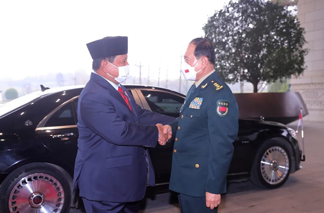 11月18日，国务委员兼国防部长魏凤和在西安会见了印度尼西亚国防部长普拉博沃。李晓伟摄