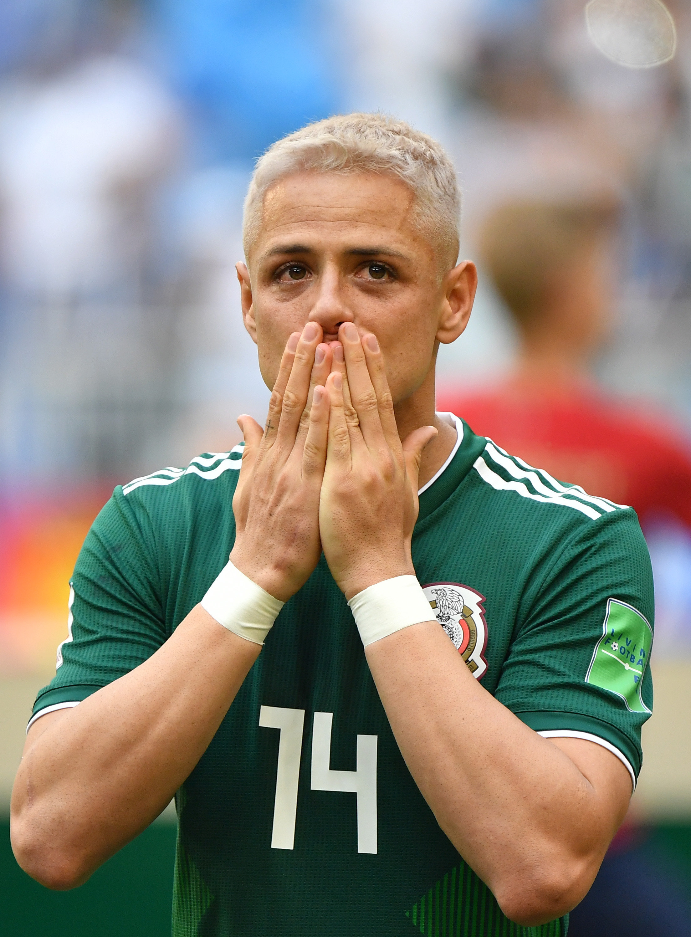 2018年7月2日，墨西哥队球员埃尔南德斯在墨西哥队对阵巴西队的八分之一决赛开赛前。