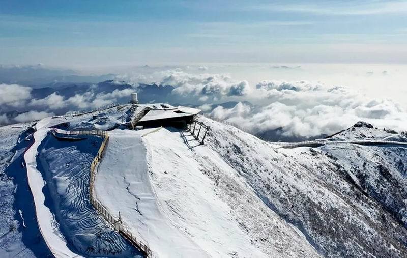 冬奥会和冬残奥会组织委员会提供)国家高山滑雪中心实景,集散广场及