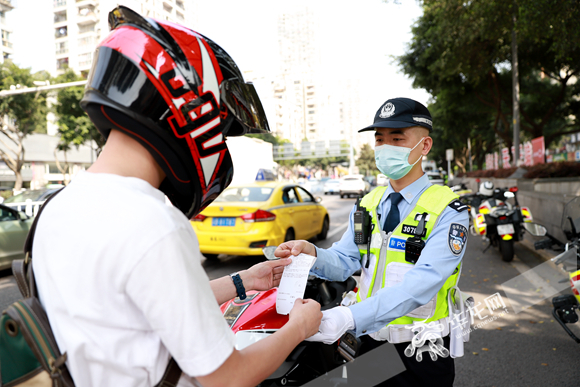 24小时不间断查处全区域覆盖渝北交巡警查处57辆非法改装摩托车