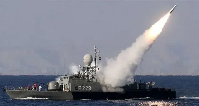 俄军霸气出手10枚导弹呼啸升空砸向日本海释放浓浓火药味