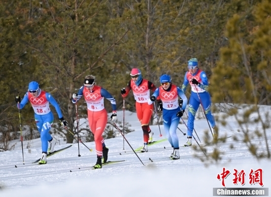 越野滑雪女子45公里接力比赛举行