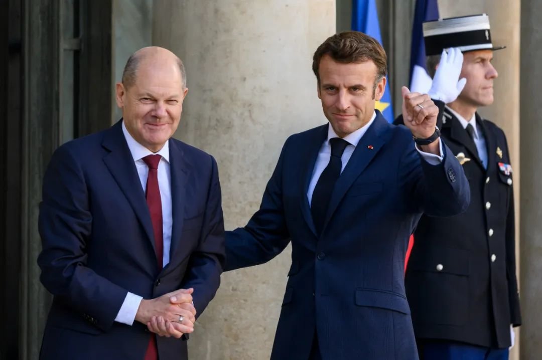 当地时间2022年10月26日，法国巴黎，法国总统马克龙与德国总理朔尔茨在爱丽舍宫会晤。图/IC photo