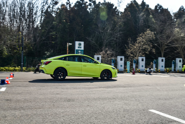 猛烈的动力几乎持续到70km/h以后才有所回落,经过多次测试mg5 天蝎座
