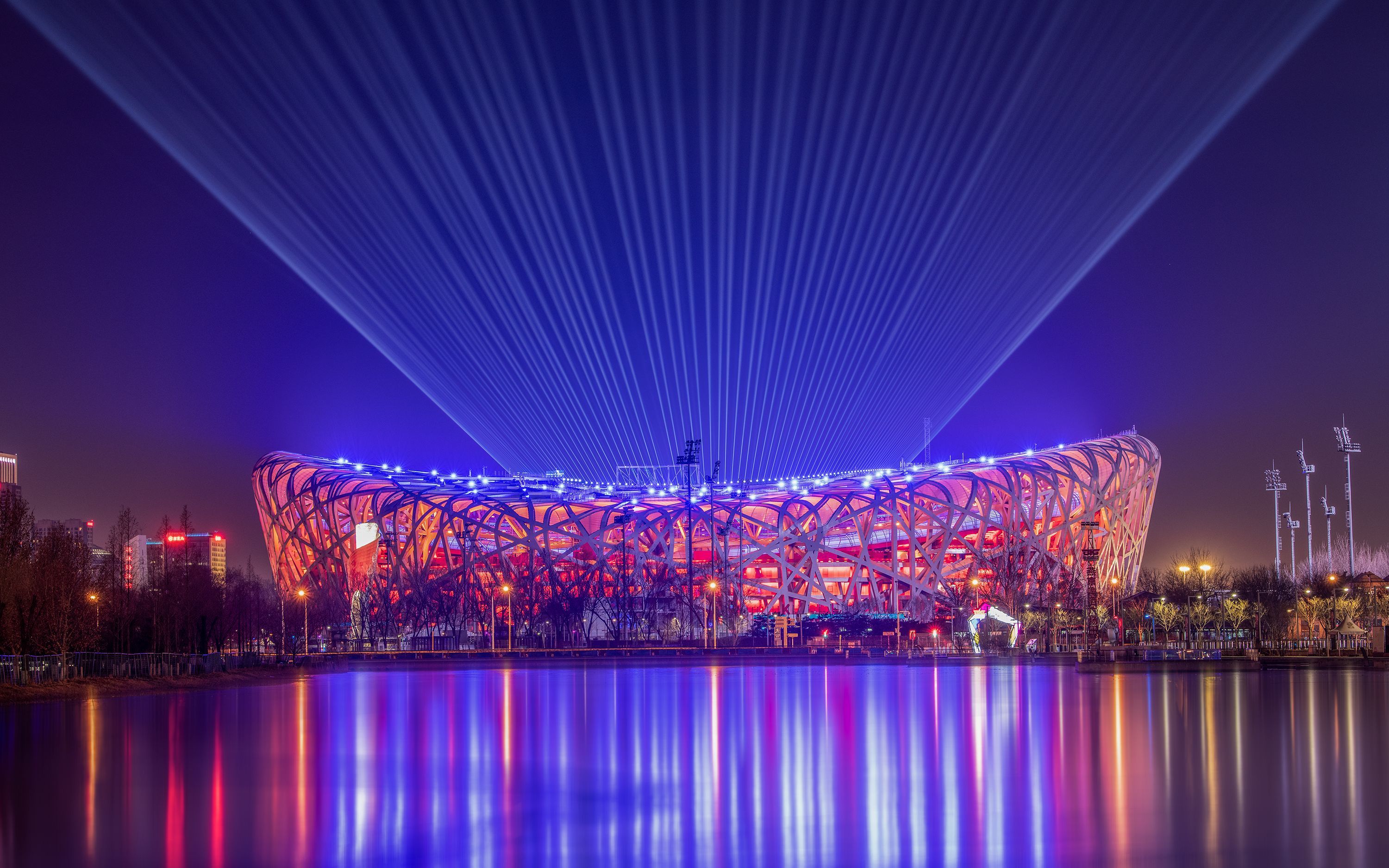 1月8日,北京,为迎接冬奥会,国家体育场"鸟巢"开启灯光秀测试.