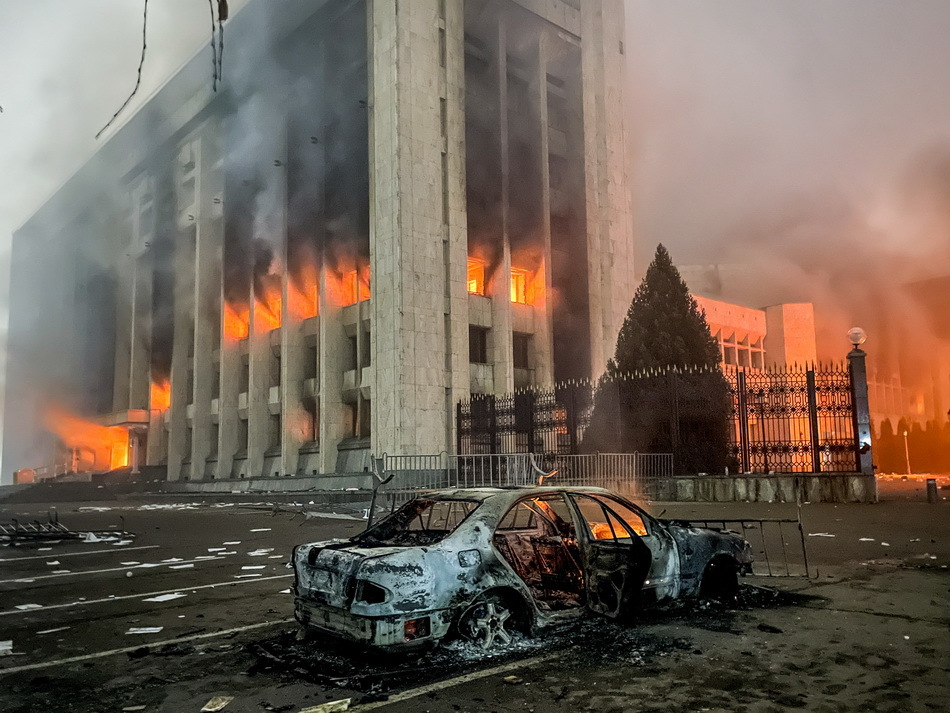 图集哈萨克斯坦暴乱市政厅火光冲天数十名袭击者被击毙