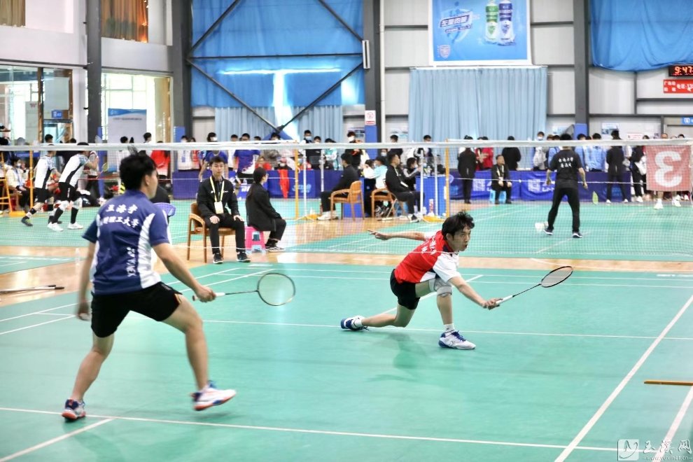 省十六运会第三阶段大学组羽毛球比赛开赛