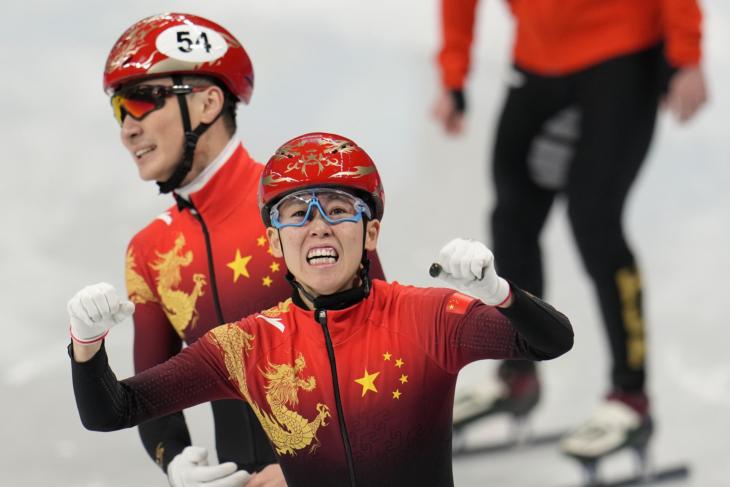 致敬老将范可新中国女队短道速滑3000米接力摘铜