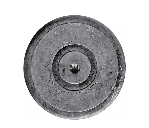 战国光芒纹三弦钮铜镜（纽约大都会博物馆藏）