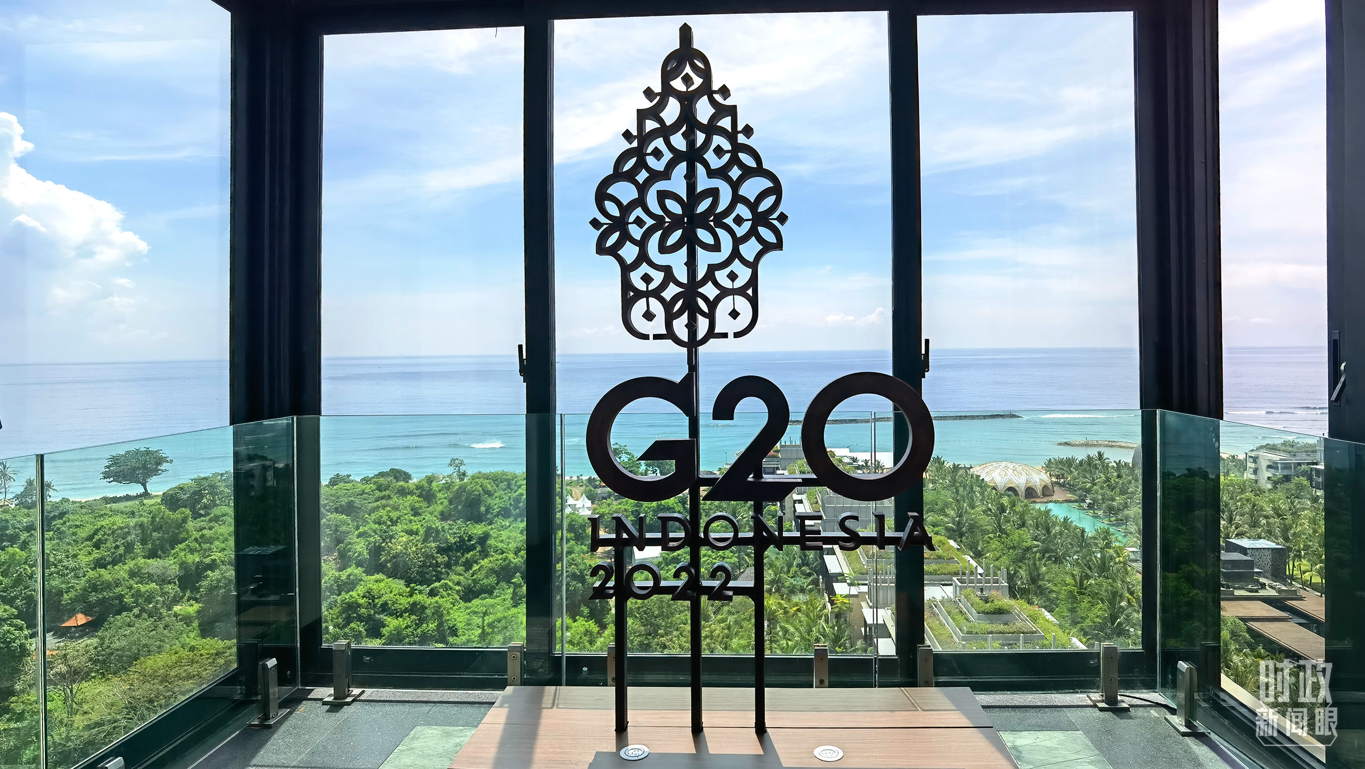 △巴厘岛峰会主会场内各处的G20标识。（总台央视记者马亚阳拍摄）