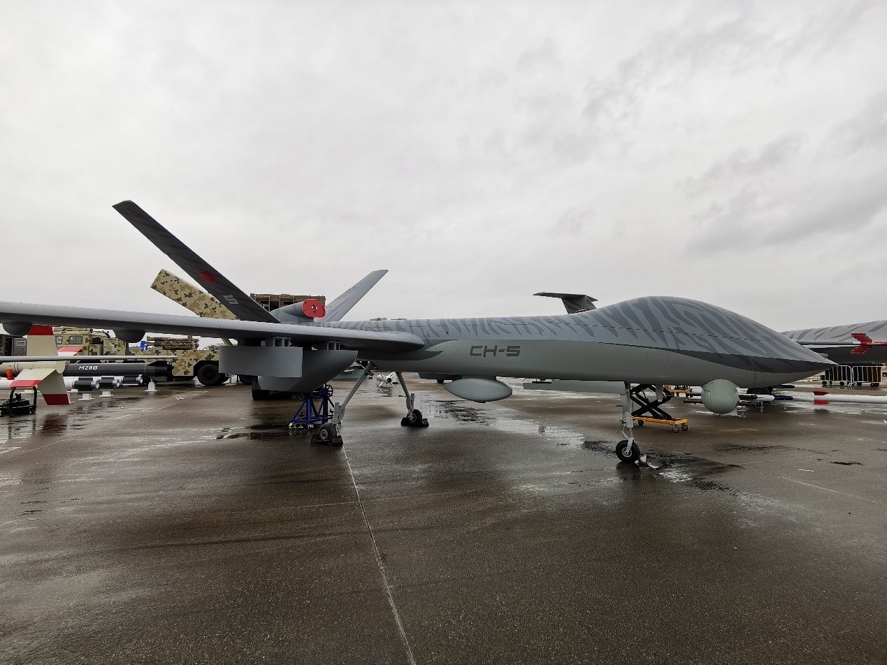 彩虹-5海洋应用型无人机,注意其机翼下的吊舱。