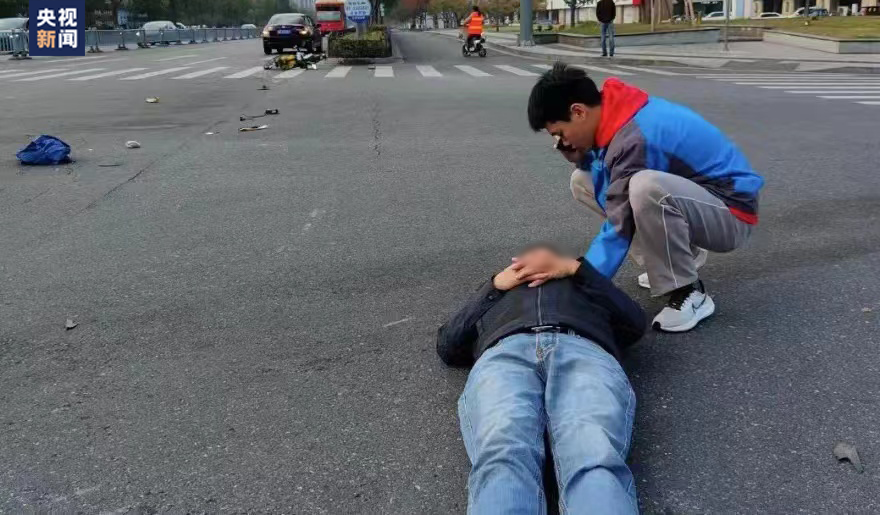 魏志强、魏毅然，点名表扬这对父子