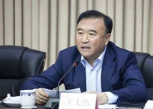 2003年6月,他调任哈尔滨市副市长,2007