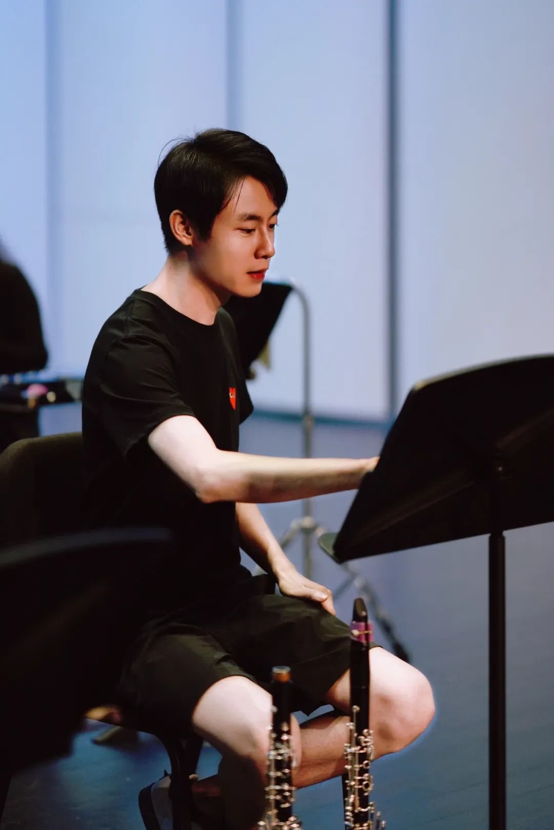 6岁小朋友在音乐会上大声点歌《孤勇者》 开心到模糊!