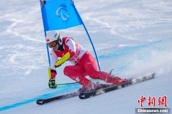 残奥高山滑雪男子大回转站姿决赛举行