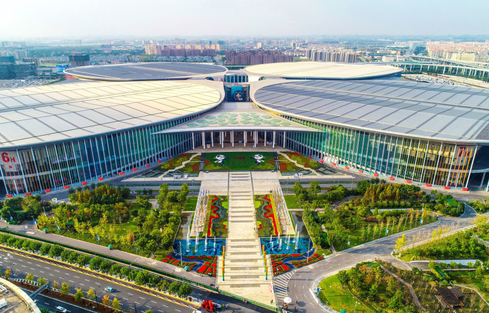 2021年10月31日拍摄的国家会展中心（上海）（无人机照片）。新华社发（蒋中呈 摄）