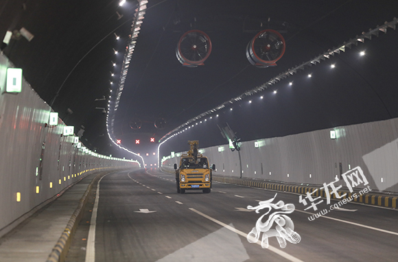 建设开门红机场南联络线断头路被打通龙兴隧道即将竣工通车