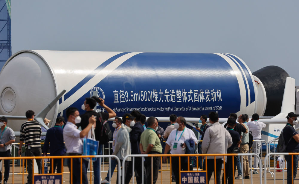 这是11月9日拍摄的直径3.5米、500吨推力先进整体式固体发动机。