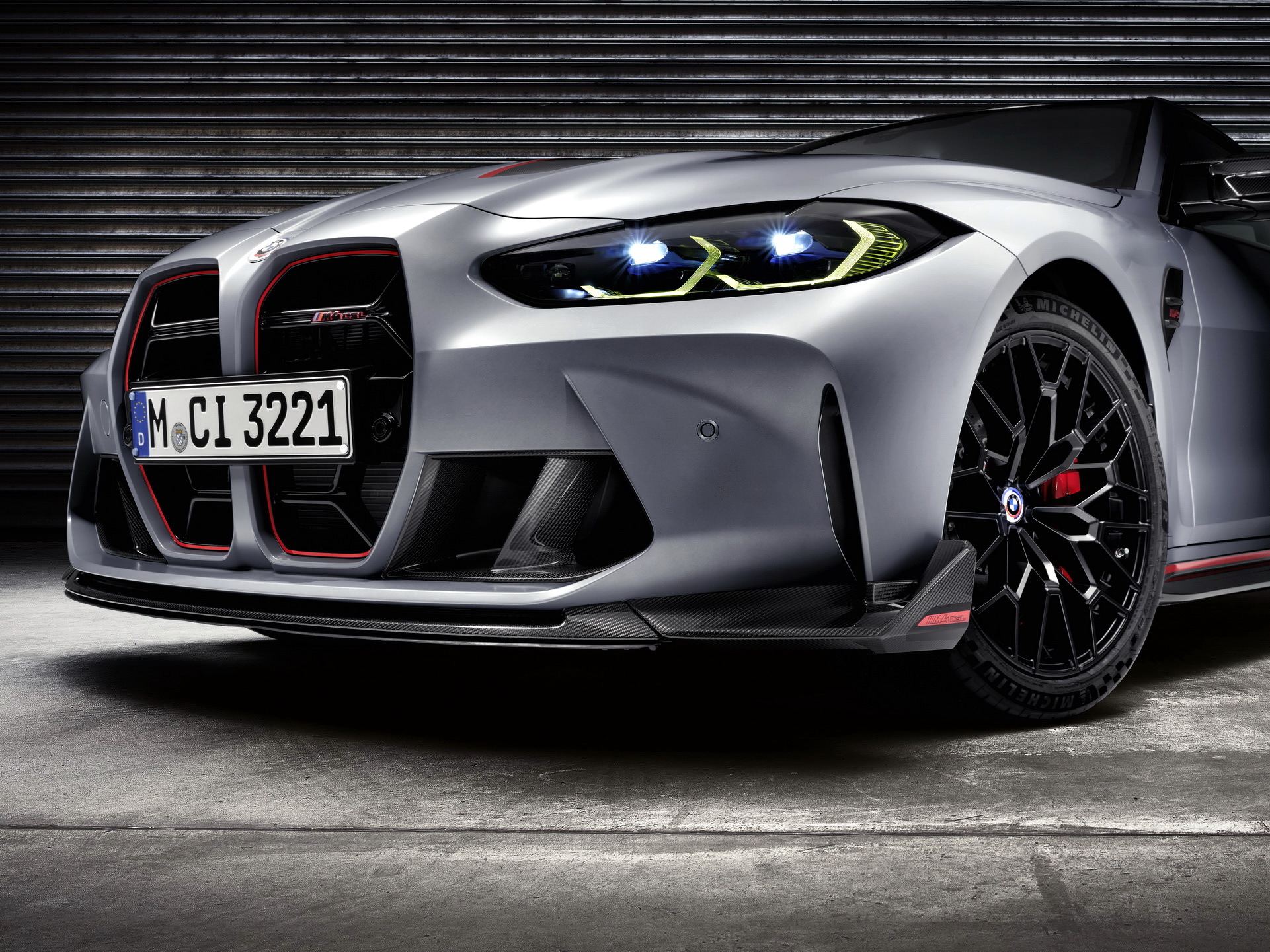 配专属运动套件bmwm4csl限量发售1000台
