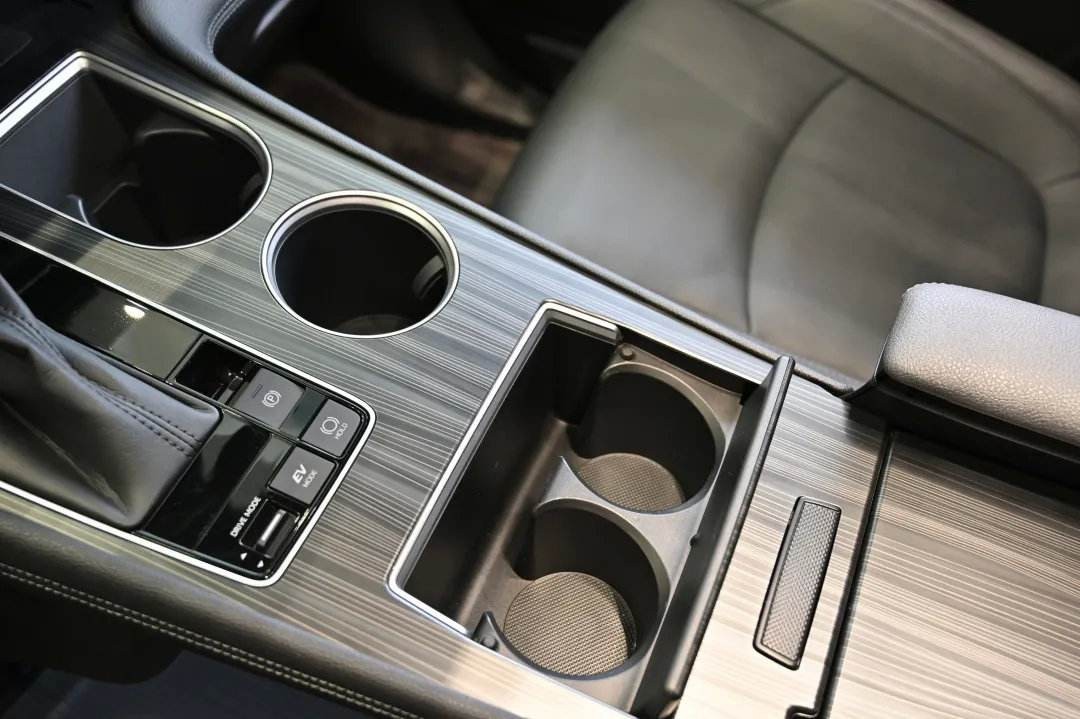 静态体验丰田赛那仅靠大空间就能搅局mpv市场