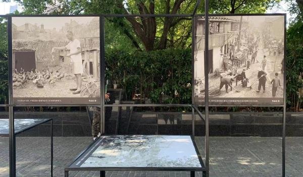 1960年代，南市老城区里打扫卫生（右）、卢湾复兴里小农场养鸭子（左）。