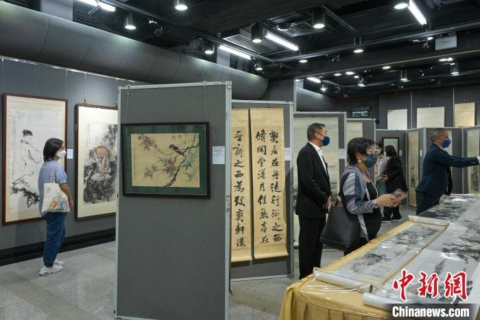 香港香港美术家收藏家春风万里书画展开幕