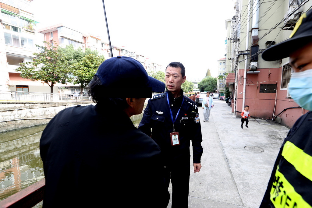 上海一民警从警27年抓获嫌疑人逾千名被称为嫌疑人终结者