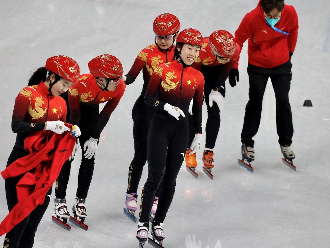 光明日报记者郭红松/摄图为中国短道速滑队在首都体育馆训练.