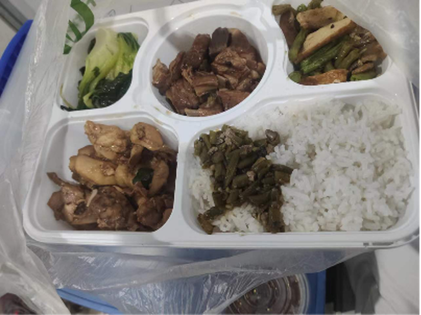 舱内餐食,受访者供图