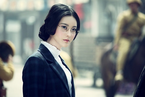 《雪鹰》诸葛橙橙饰杜月影诸葛橙橙中国内地女演员,毕业于四川音乐