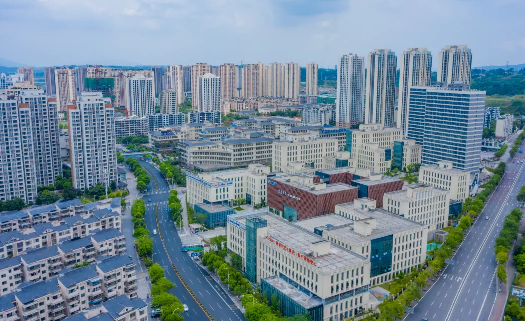 其中,永川千亿级汽车产业生态城已于2020年开始全面投产,云谷·永川大