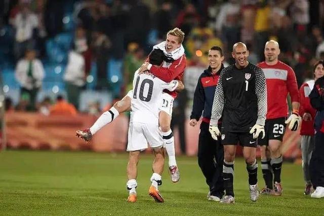 在南非世界杯上，多诺万在对阵阿尔及利亚的比赛中打进致胜一球，帮助美国队晋级淘汰赛。
