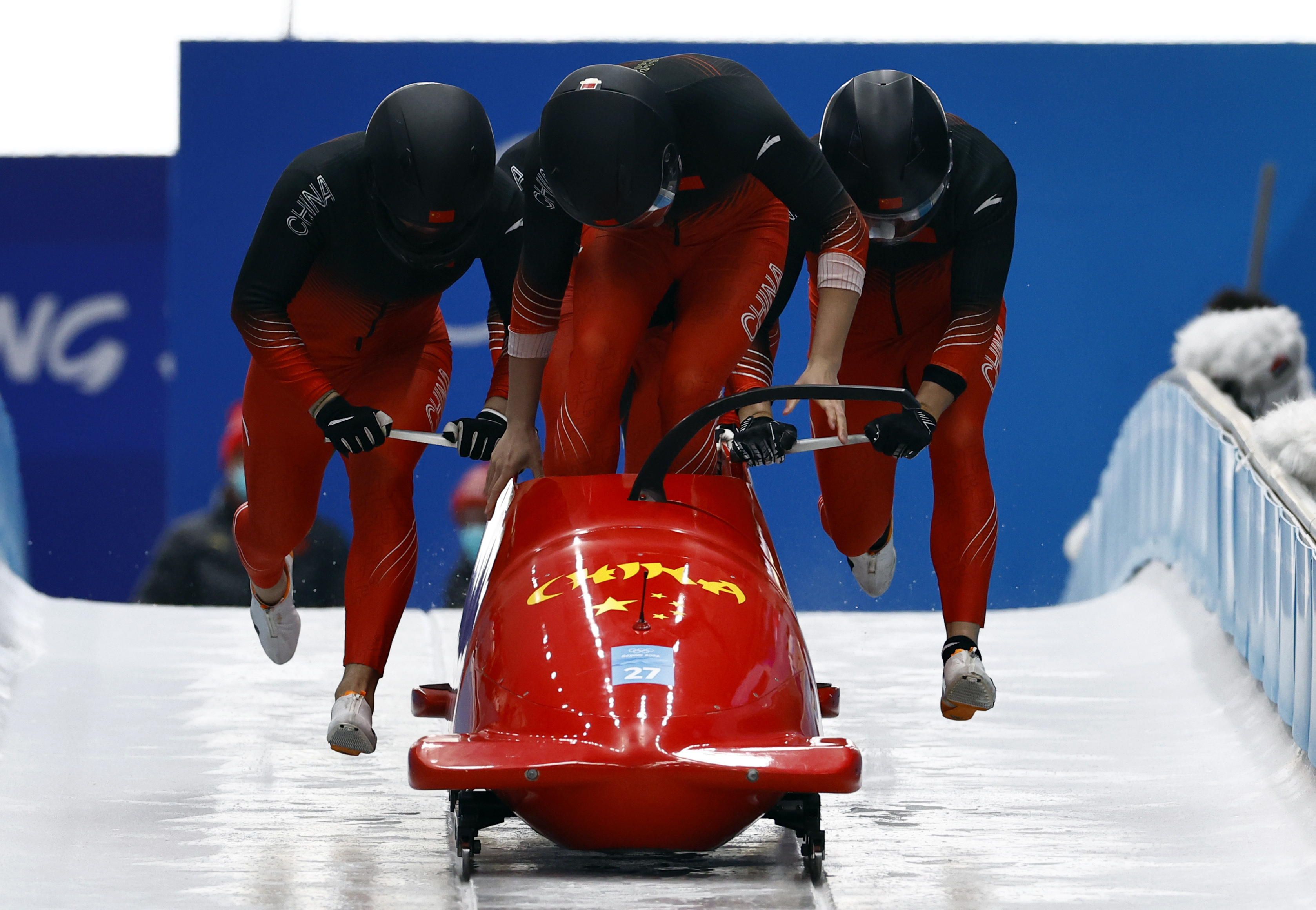 雪车项目明日收官中国两车队冲击四人雪车冬奥最好成绩