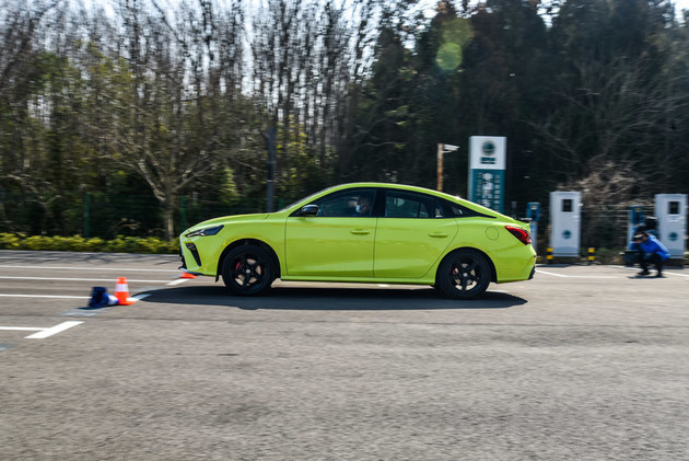 可不止是样子货场地试驾mg5天蝎座