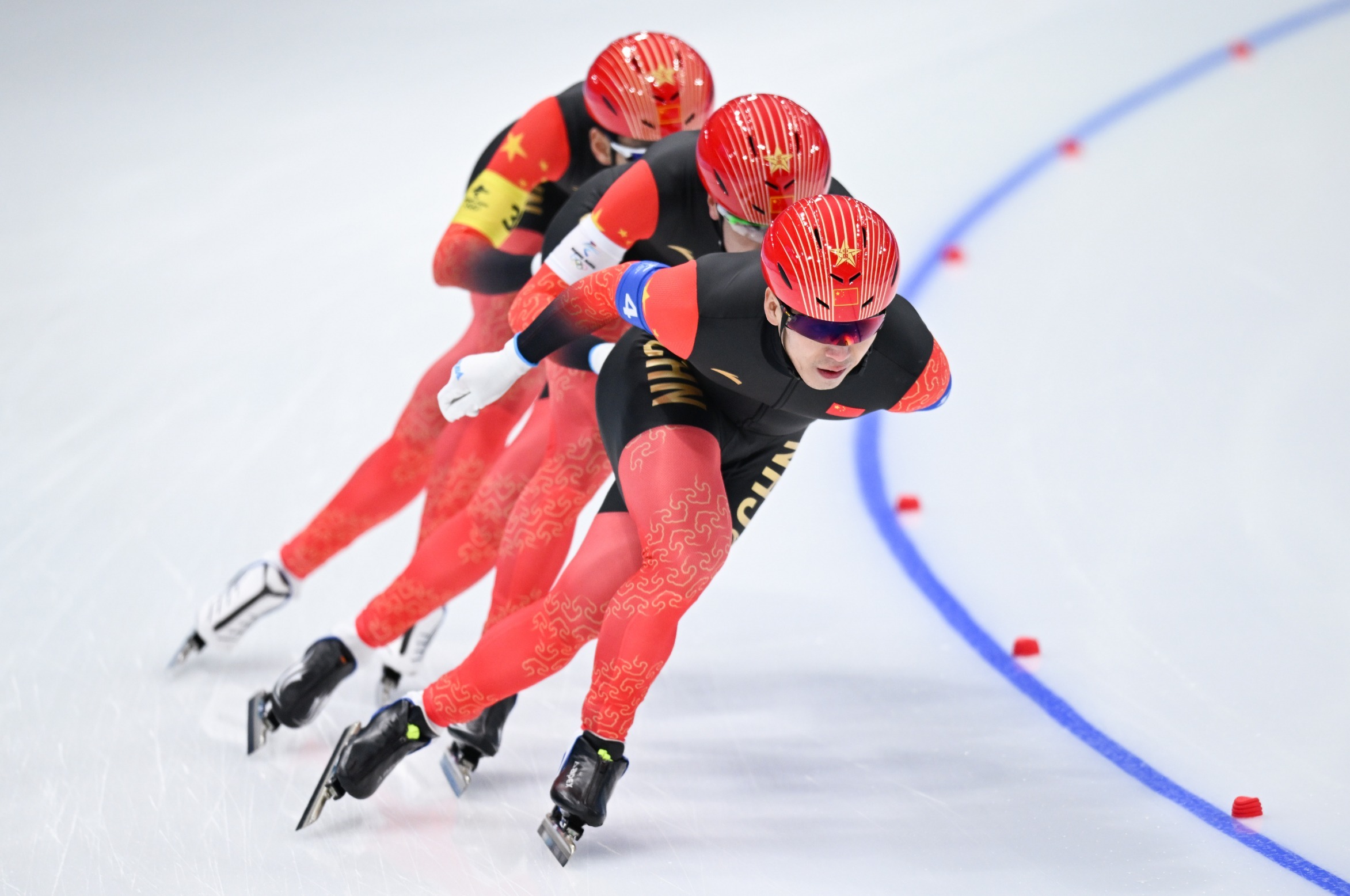 中国队获北京冬奥会速度滑冰男子团体追逐第八名