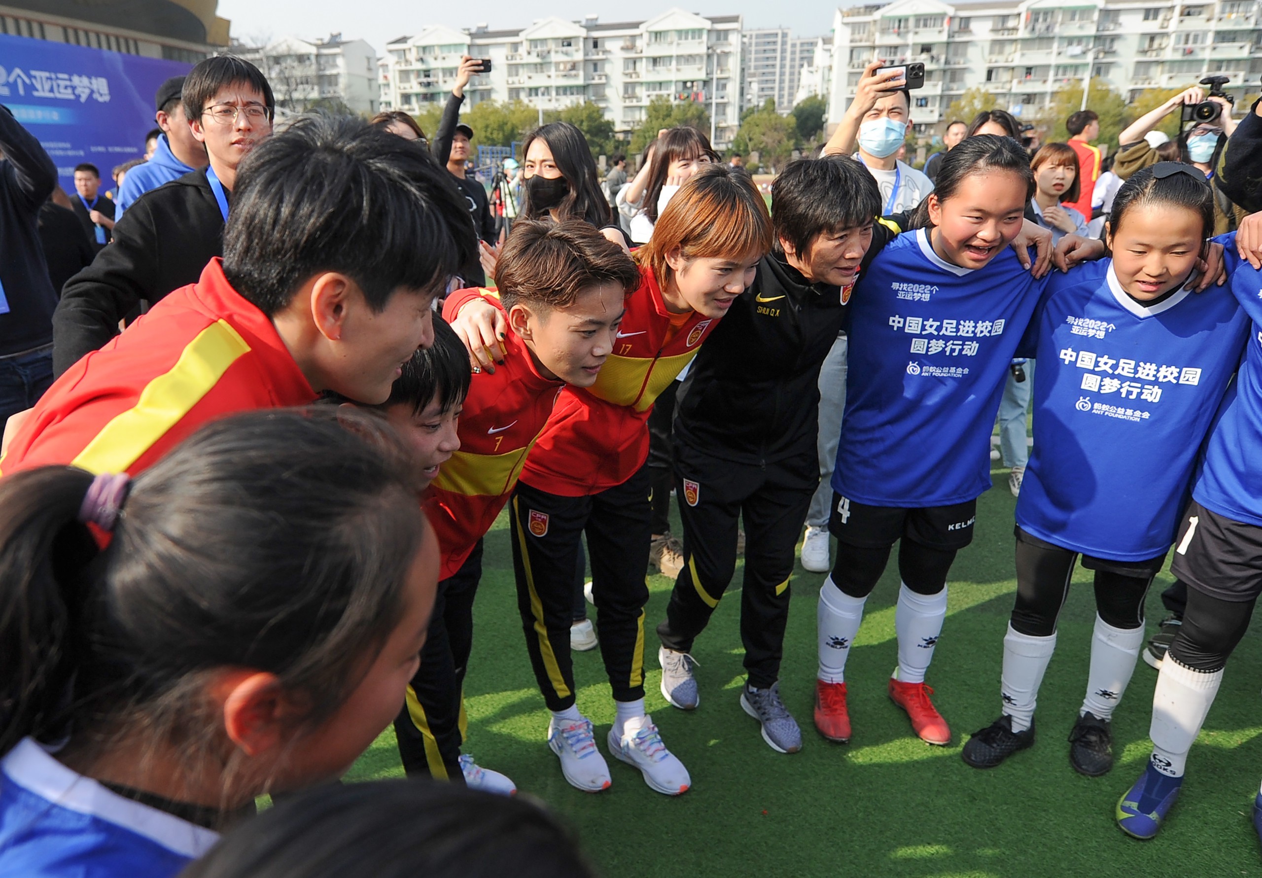 现场水庆霞带着女足国脚回娘家中国女足将从零开始