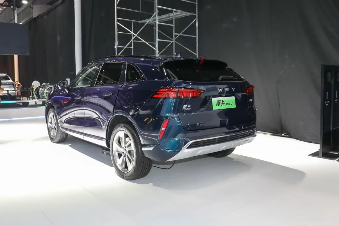 汽车></p></a>全媒体>正文> 侧面部分:车身侧面线条成熟稳重,腰线明显线条支撑