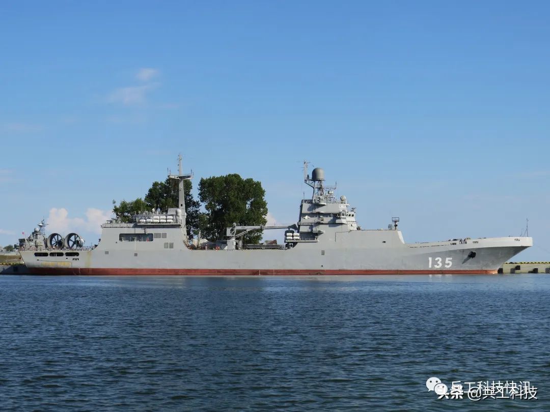 俄罗斯也要造船坞登陆舰了,新舰参考中国071的设计__凤凰网