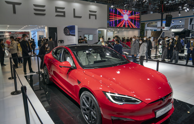 进博会上的特斯拉展台。孟雨涵 摄